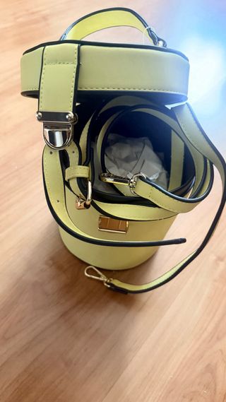 Bolso bombonera amarillo sin estrenar.