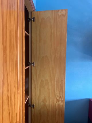 Puertas de armario de madera.
