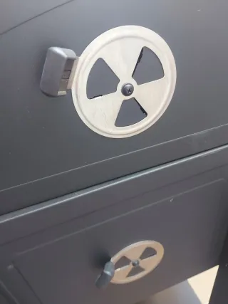 Barbacoa Carbón Naterial Negra y Plateada