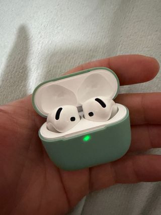 Airpods Pro 4 Verde y Blanco