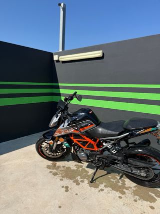 KTM Duke 125cc 2021 Negra/Naranja
