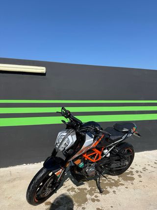 KTM Duke 125cc 2021 Negra/Naranja