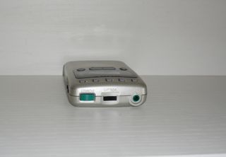 Radio Portátil Sony SRF-M606 FM Stereo Mega Bass