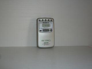 Radio Portátil Sony SRF-M606 FM Stereo Mega Bass