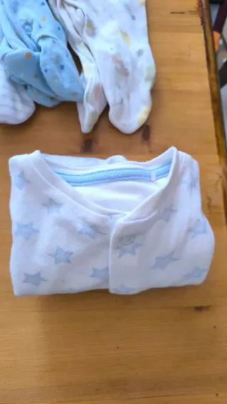 Lote 15 pijamas + 2 gorros 0/1 mes