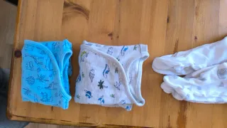 Lote 15 pijamas + 2 gorros 0/1 mes