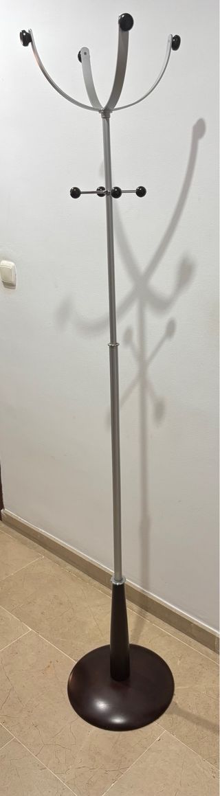 Perchero de pie moderno