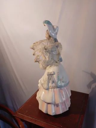 Escultura de Porcelana Tengra