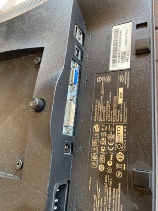 Lote 4 Monitores Dell 17 (2 con peana)