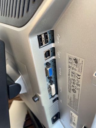 Lote 4 Monitores Dell 17 (2 con peana)