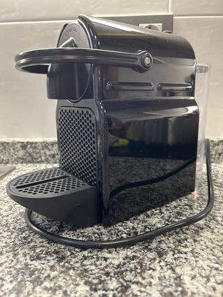 Cafetera Nespresso Delonghi Negra
