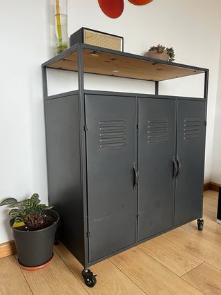 Mueble estilo bar metal y madera