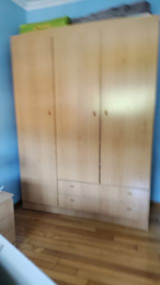Armario de madera para habitación