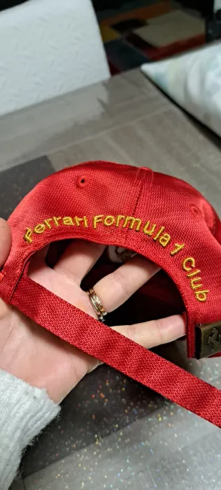 Cappello Ferrari Rosso Uomo