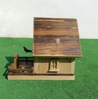 Casita para pájaros de madera