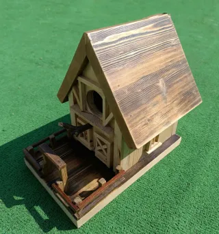 Casita para pájaros de madera