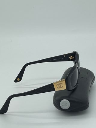 Gafas de sol Chanel negras y grises