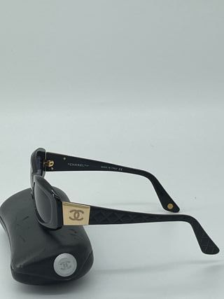 Gafas de sol Chanel negras y grises
