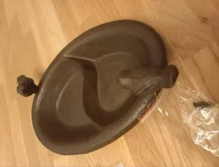 Abbeveratoio/Vaschetta per uccellini in ghisa.