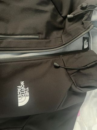 Chaqueta The North Face Negra con Capucha