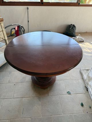 Mesa de comedor redonda de madera