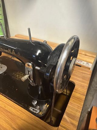 Máquina de coser Sigma antigua