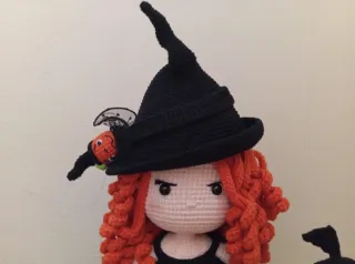 Muñeca Bruja crochet con complementos Hecha a mano