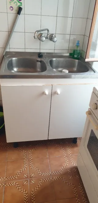 Pila de lavar antigua, fregadero y mueble fregade