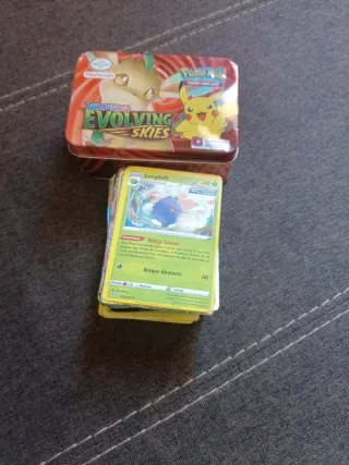 Pokemon TCG: Evolving Skies Tin
