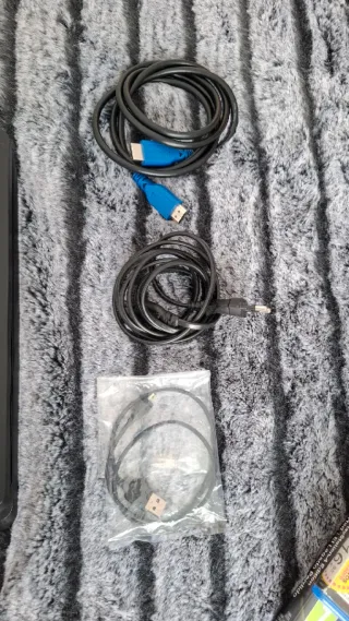 PS4 Slim 1TB + 2 Mandos + 3 Juegos