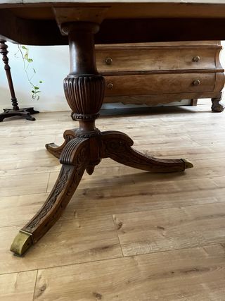 Mesa de comedor nogal patas labradas 200x95