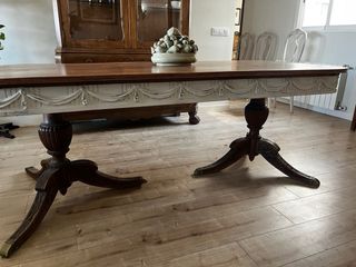 Mesa de comedor nogal patas labradas 200x95