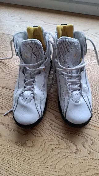 Zapatillas Baloncesto Jordan Blancas y Amarillas