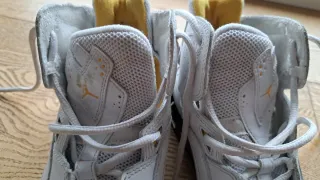 Zapatillas Baloncesto Jordan Blancas y Amarillas