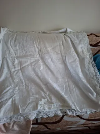 Coperta bianca con pizzo