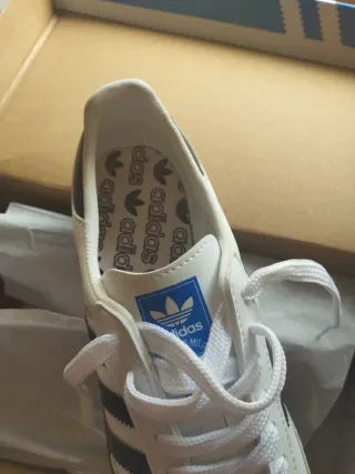 Zapatillas  Grises y Blancas