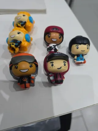 6 Sorprese Kinder Joy Street Style Funko Pop