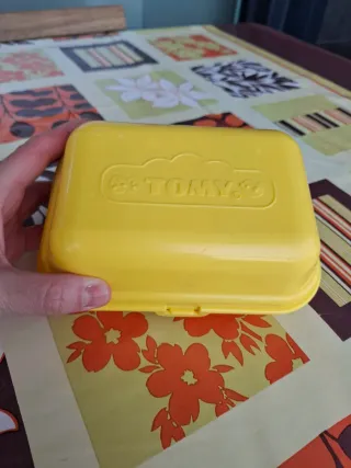 Juguete huevos con caras divertidas