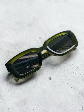 Occhiali da sole verde oliva- montatura squadrata