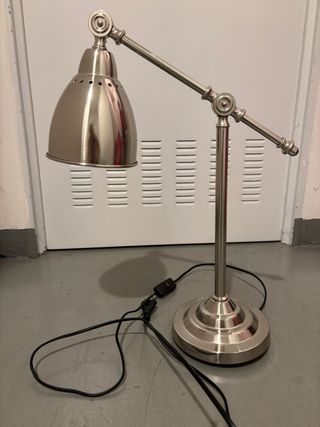 Lámpara de escritorio plateada