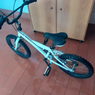 Bicicleta infantil blanca