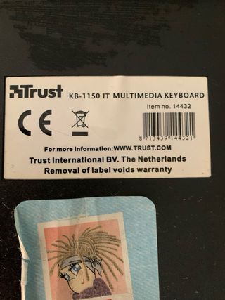 Tastiera Trust vintage con tasti multimediali