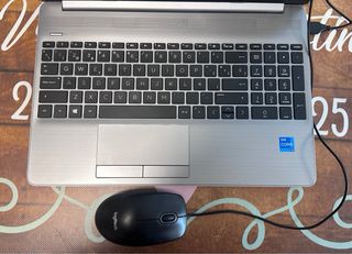 Portátil HP i5 11ª Gen + Funda + Ratón