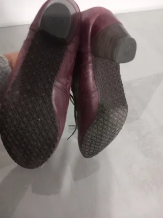 Zapatos morados con cordones