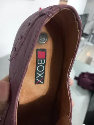 Zapatos morados con cordones