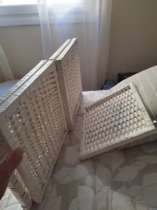 Cestas de mimbre blancas para ropa Las 3 10euros.