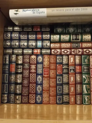 Libros de coleccion al interesado al pv gracias