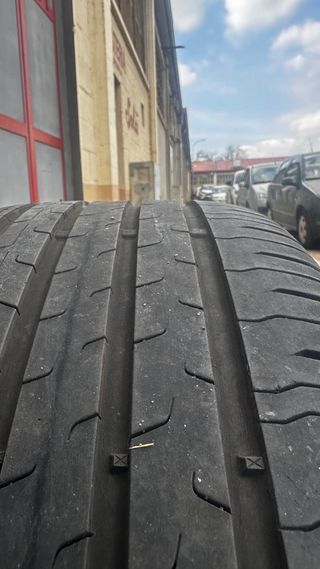 Neumático Continental 235/45 R18 W