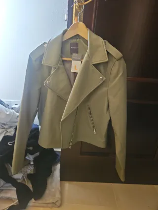 Chaqueta efecto piel verde militar Talla L