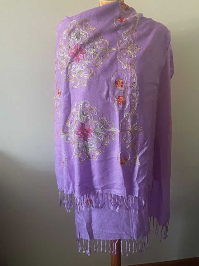 Chal Lila Bordado Flores